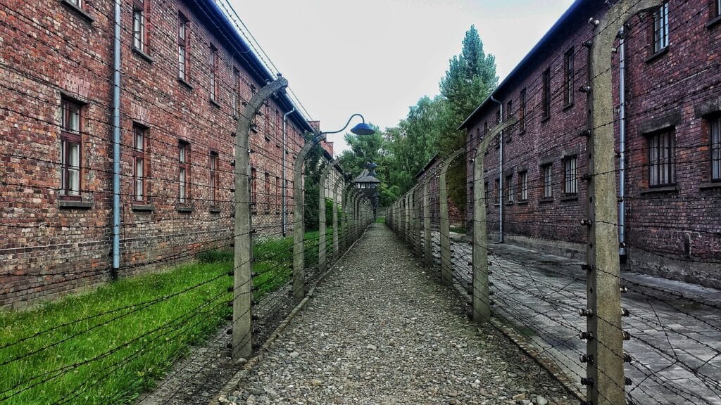 Milhões de pessoas foram levadas para campos de concentração e de extermínio pelos nazistas.