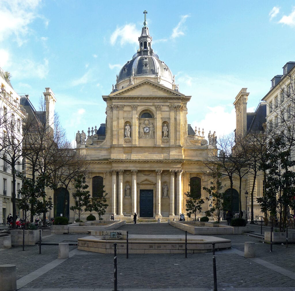 Prédio da Sorbonne Université, principal unidade da antiga Universidade de Paris. Fonte: Wikipedia.