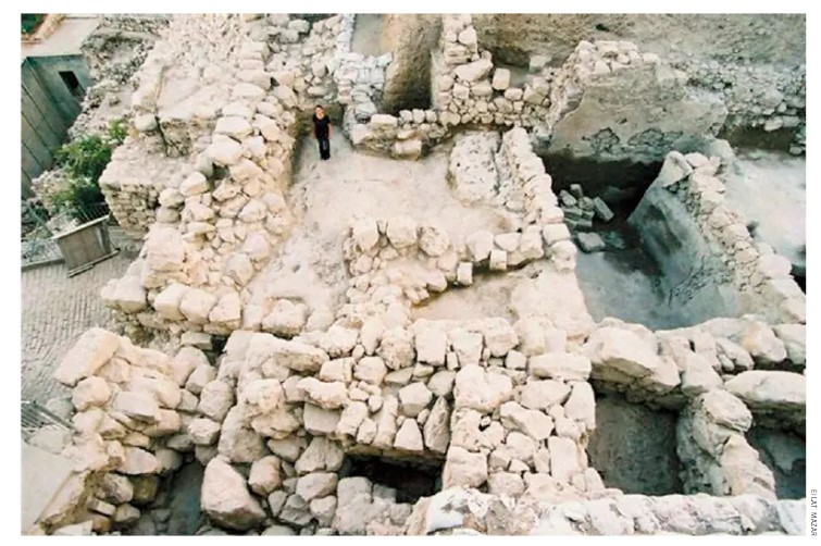 A Grande Estrutura de Pedra, uma estrutura complexa escavada por Eilat Mazar.