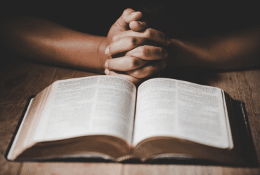 A Bíblia é uma fonte inesgotável de fé e sabedoria | Foto: Freepik