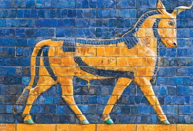 Um relevo vidrado de um touro, descoberto na escavação da antiga Babilônia. Foto de Ben Chapman